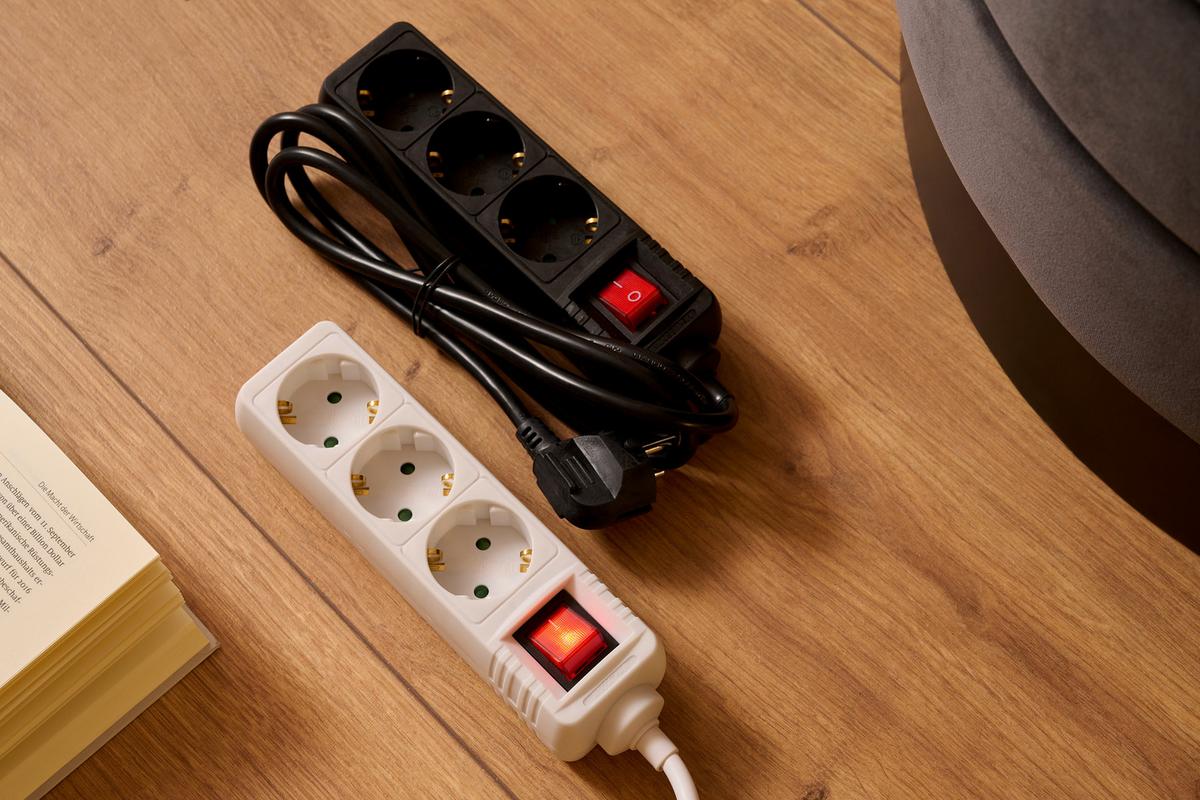 LISTWA ZASILAJĄCA GNBK03F *SBB* - czarny, Basics, tworzywo sztuczne/metal (20,1/5,4/4,4cm) - Boxxx