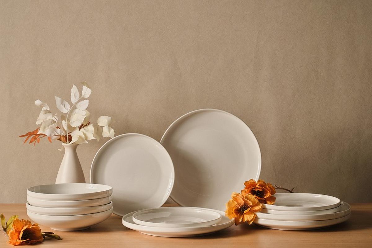 SERWIS OBIADOWO-ŚNIADANIOWY 26245 - biały, Design, ceramika - Novel