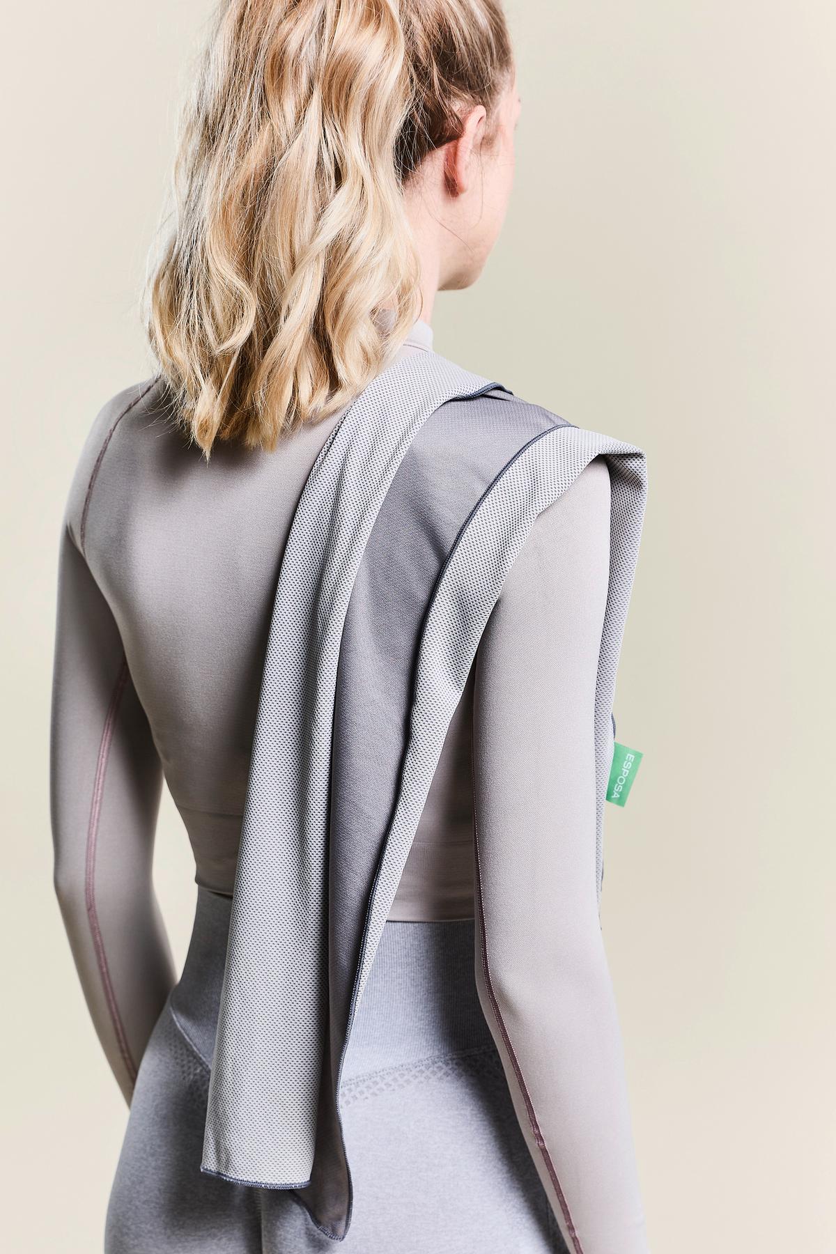 RĘCZNIK SPORTOWY COLLY - beżowy/ciemnoszary, tkanina (30/100cm) - Esposa