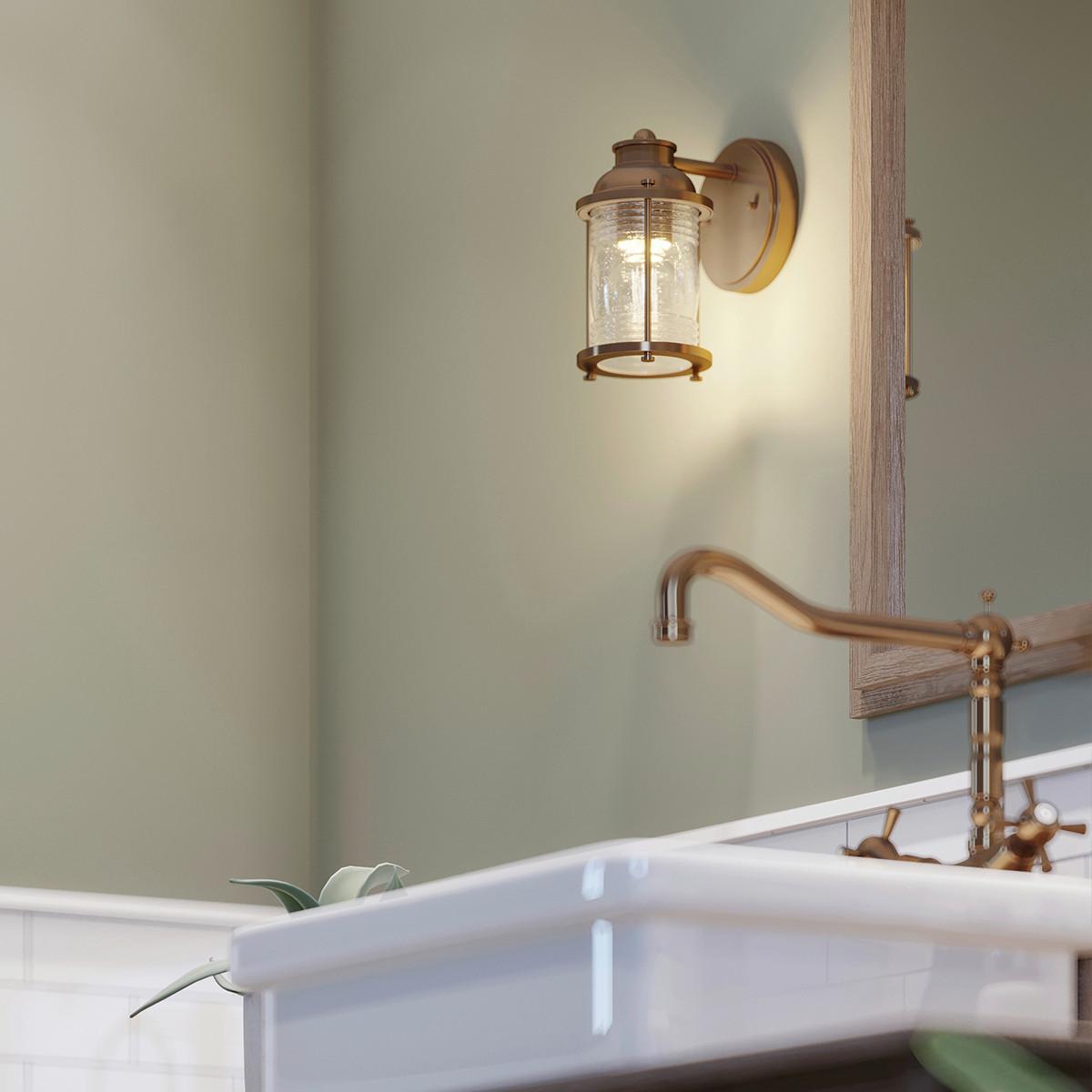 Fürdőszobai Falilámpa Qn-Ashlandbay1-Nbr-Bath - sárgarézszínű, Konventionell, üveg/fém (20,6/12,7/16,9cm) - Elstead Lighting