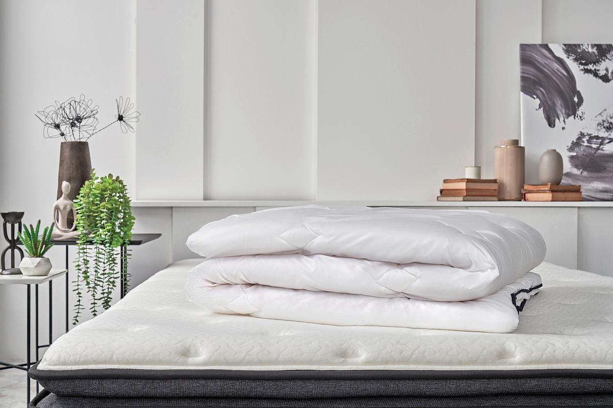 Ganzjahresdecke Dacron Light ca. 155x220x3 cm Weiß - Weiß, Basics, Textil (155/220/3cm) - Yatas
