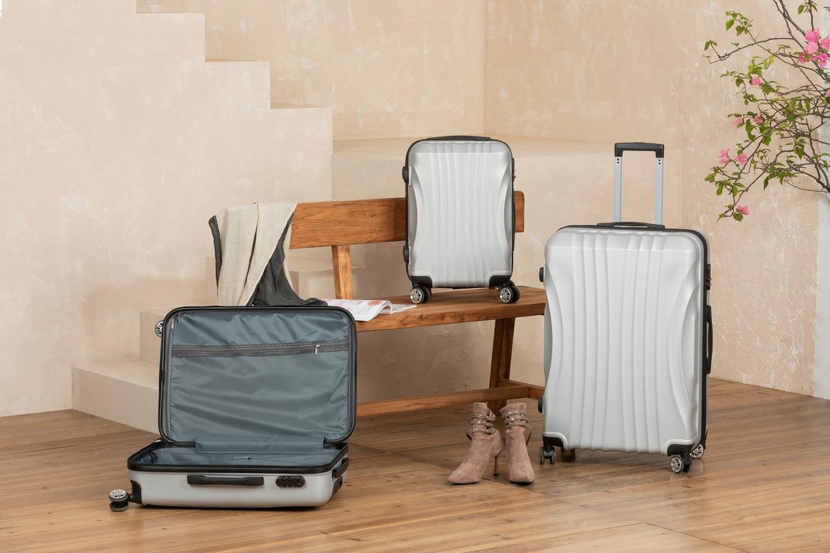 ZESTAW WALIZEK PODRÓŻNYCH CHICAGO - kolor srebrny, Trend, tworzywo sztuczne/metal - Novel