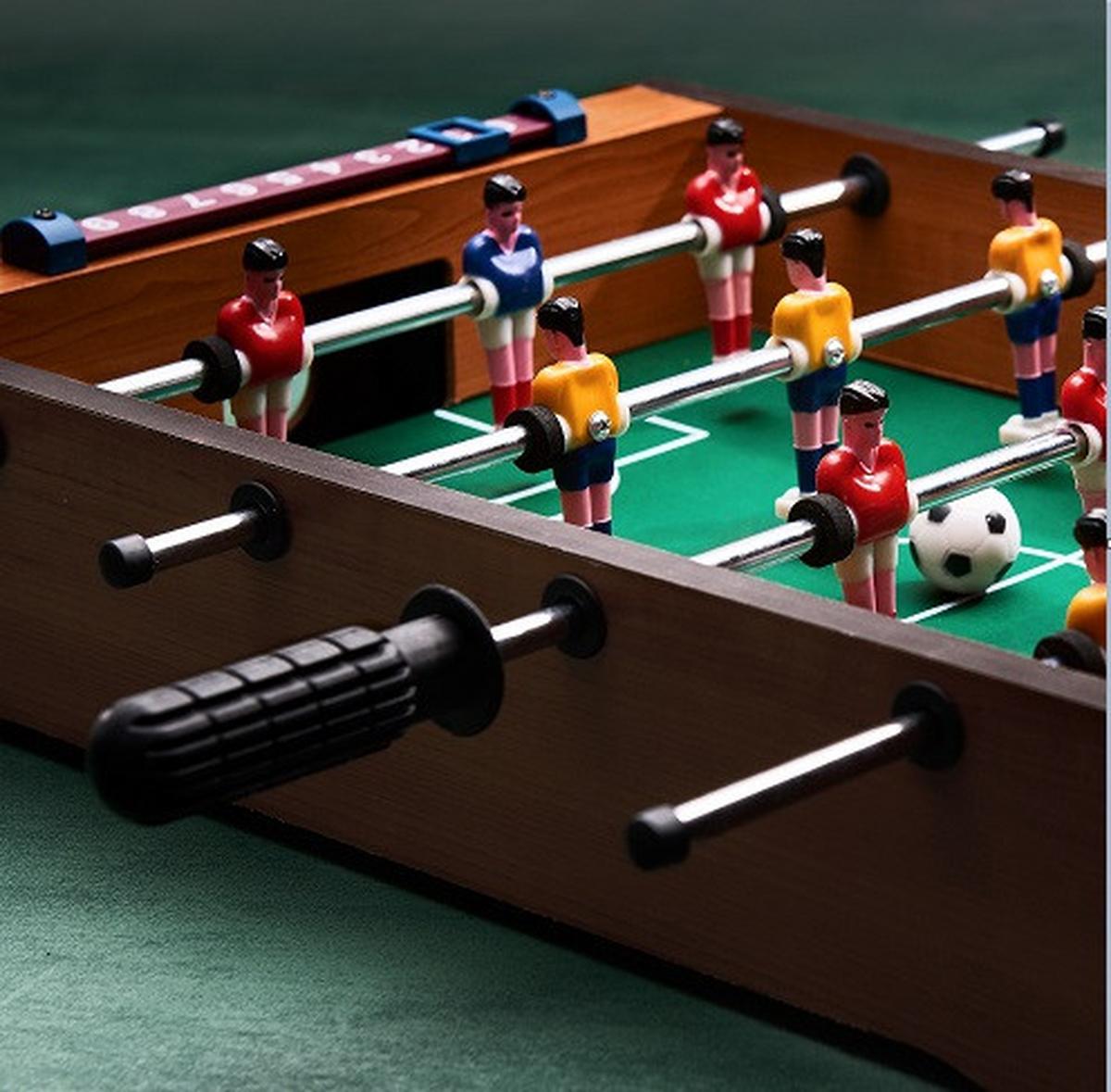 PIŁKARZYKI 10210313 - różnokolorowy, Basics, materiał drewnopochodny/tworzywo sztuczne (51/10/31cm) - Butlers