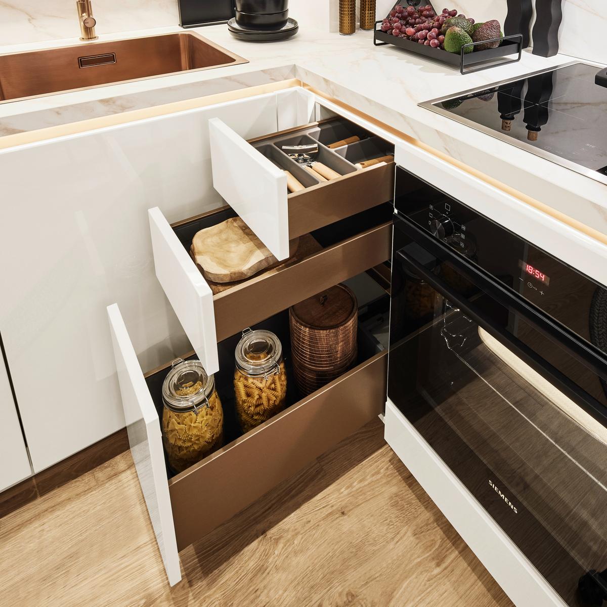 Eckküche Novalux o. Geräte ca. 281x187cm Weiß - Weiß/Bronzefarben, MODERN, Metall (281/187cm) - Nobilia