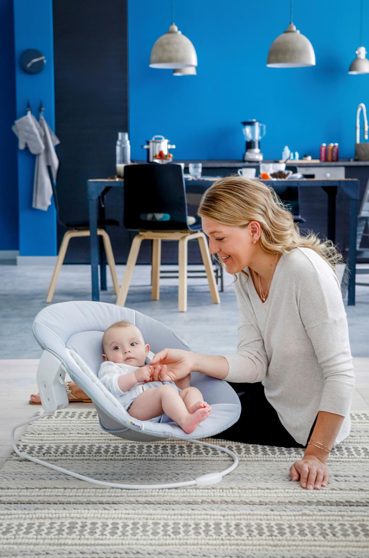 LEŻACZEK ALPHA BOUNCER STRETCH GREY - biały/szary, Konventionell, tkanina (66/49/45cm) - Hauck