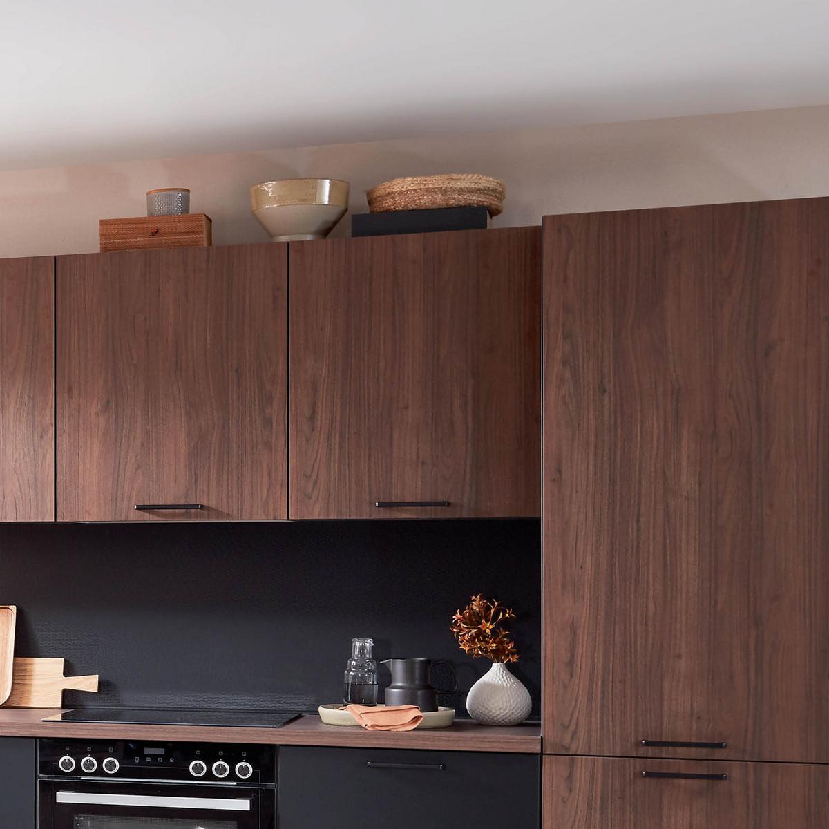 Bucătărie la comandă Touch/Riva - culoare lemn de nuc/negru, Modern, material pe bază de lemn - Nobilia