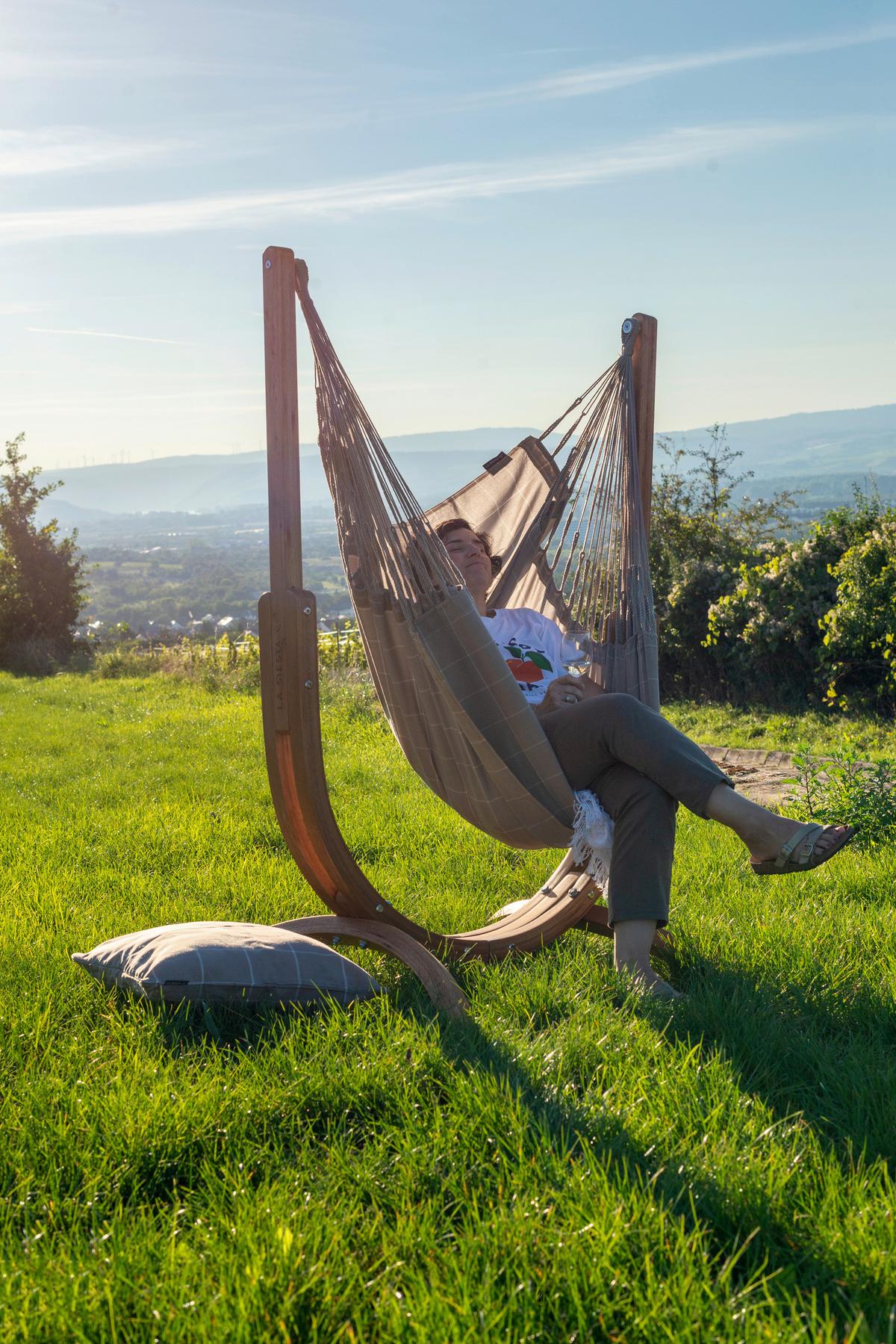 Hängematte Hammock Chair and Stand Grau/Braun - Eukalyptusholzfarben/Grau, KONVENTIONELL, Holz/Textil (100/152/92cm) - La Siesta