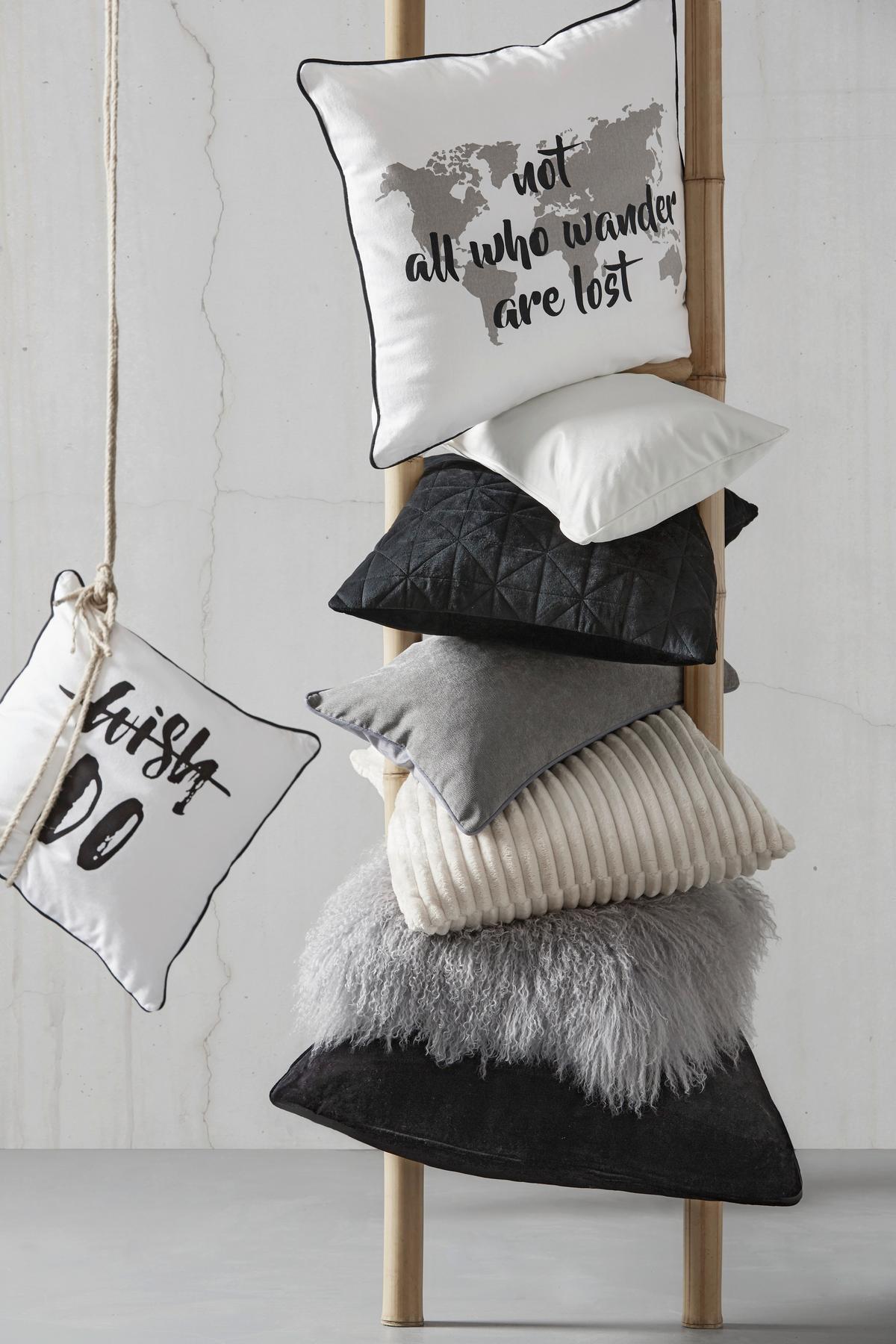 Kissenhülle Mary aus Samt ca. 45x45cm - Schwarz, Modern, Textil (45/45cm) - Modern Living