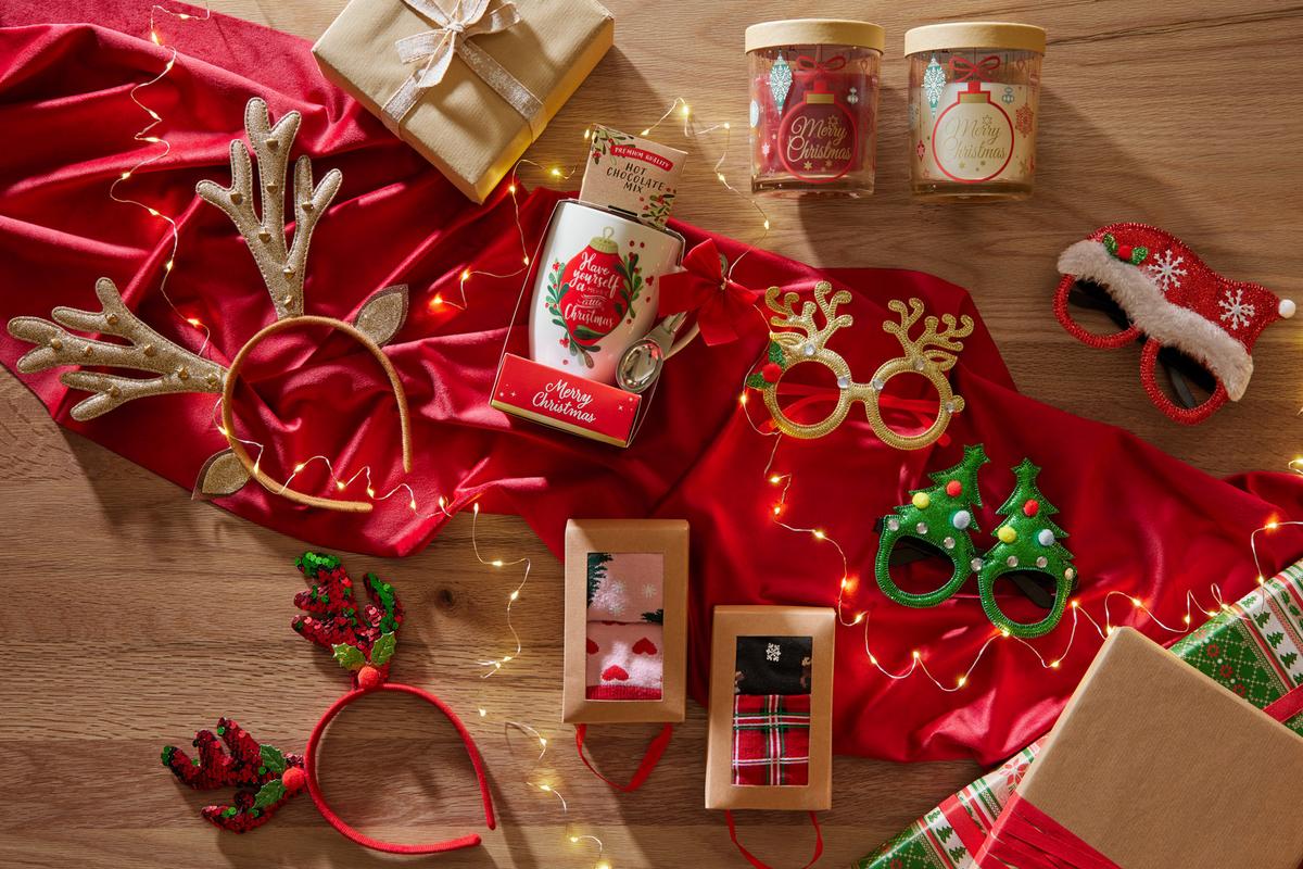 Mikulásbögre Forrócsokoládéval Christmas - piros/fehér, Konventionell, kerámia (11,7/9/19cm)