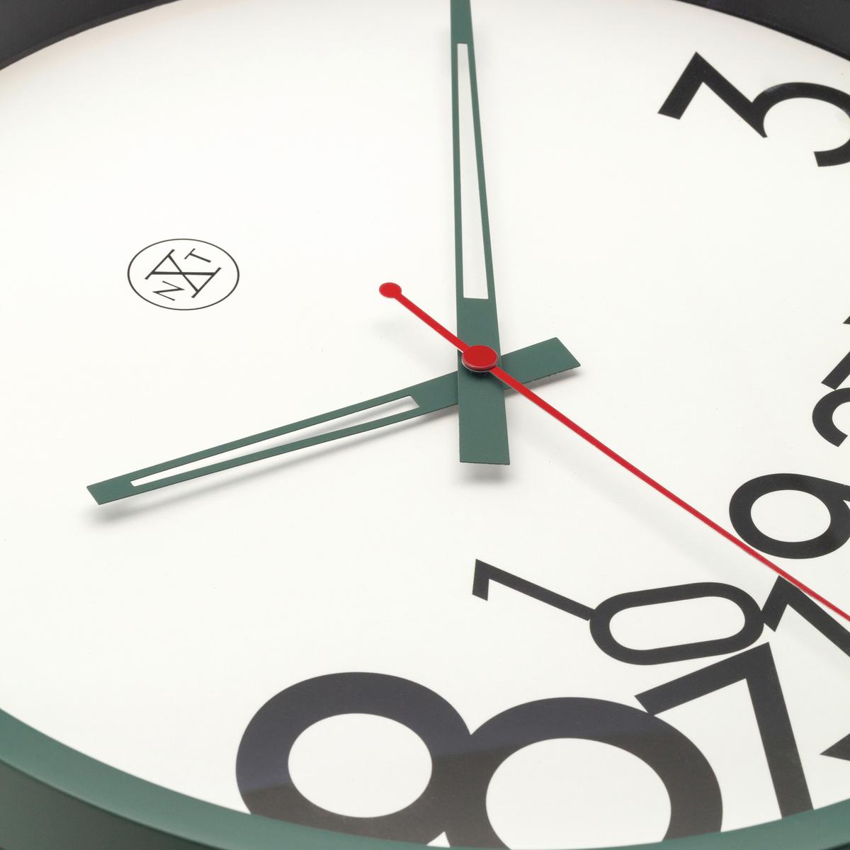 Wanduhr Dropped Members Grün/Weiß - Weiß/Grün, Basics, Kunststoff (29,2/29,2/4,2cm)