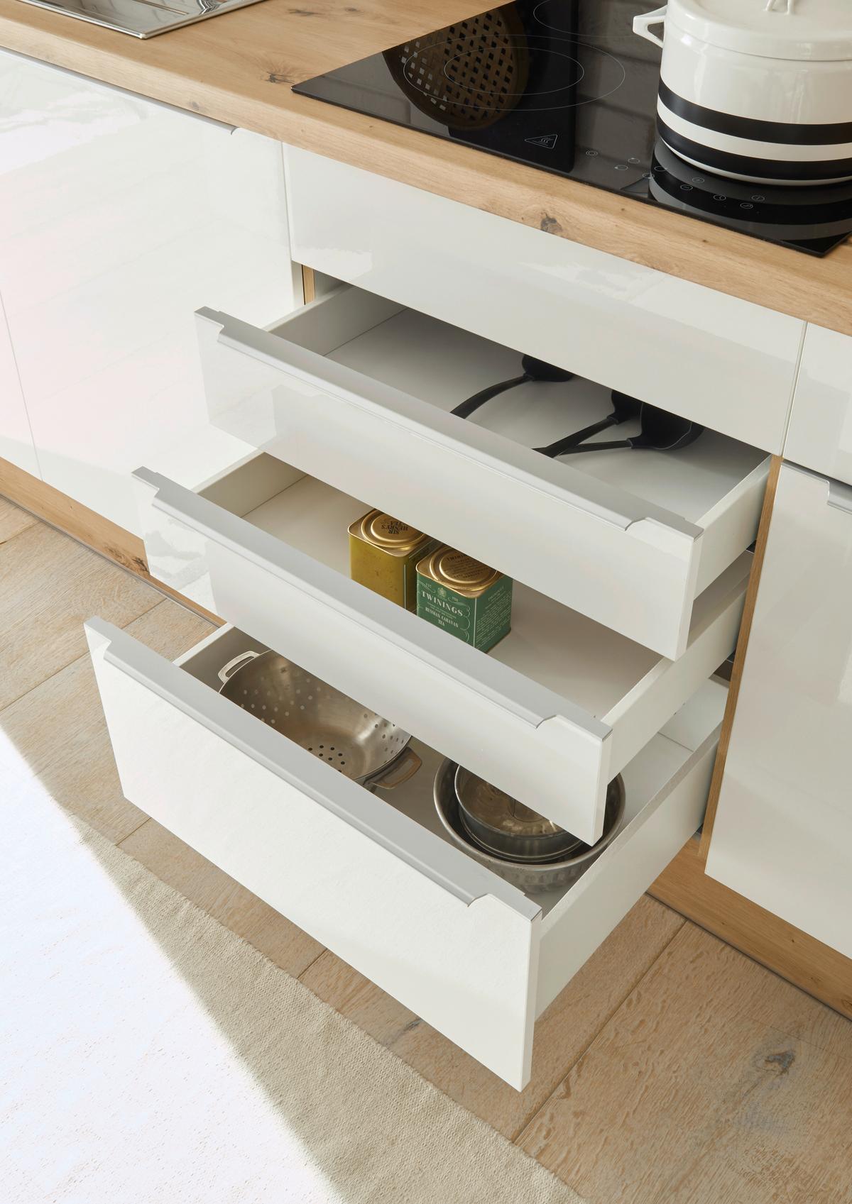 Küchenblock Marleen m. Geräten Weiß Hochglanz B: ca. 370cm - Weiß Hochglanz/Alufarben, LIFESTYLE, Holzwerkstoff/Kunststoff (370cm) - Respekta