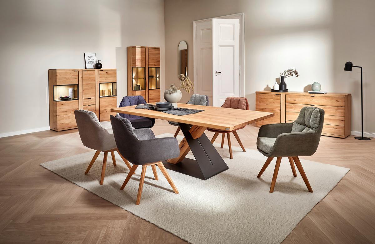 KRZESŁO Z PODŁOKIETNIKAMI COZY - kolor dębowy/szary, Design, drewno/tkanina (65/85/68cm) - Linea Natura