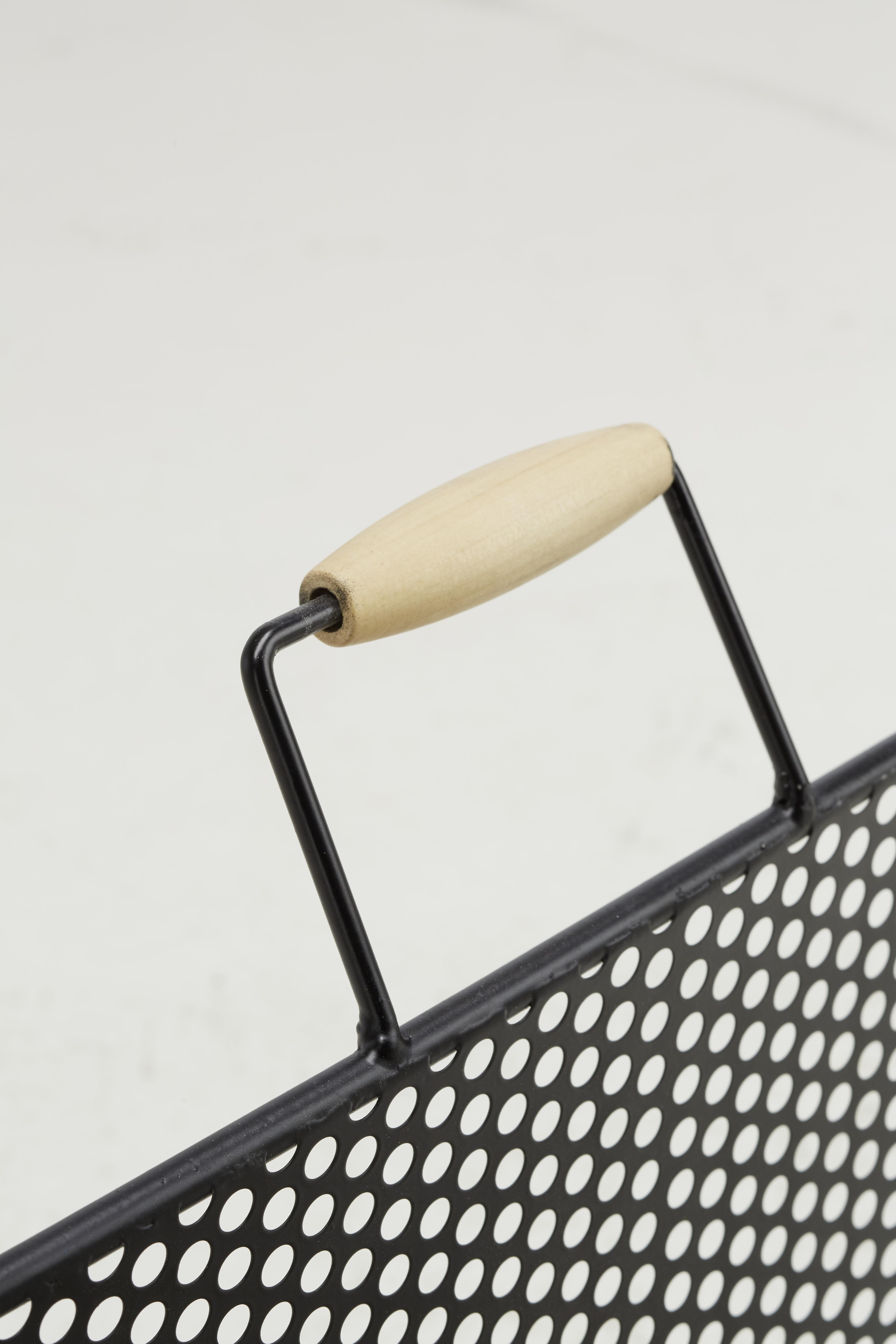 TIDNINGSSTÄLL RIA -SB- - svart/naturfärgad, Modern, metall/trä (16,5/35/37cm) - Mömax