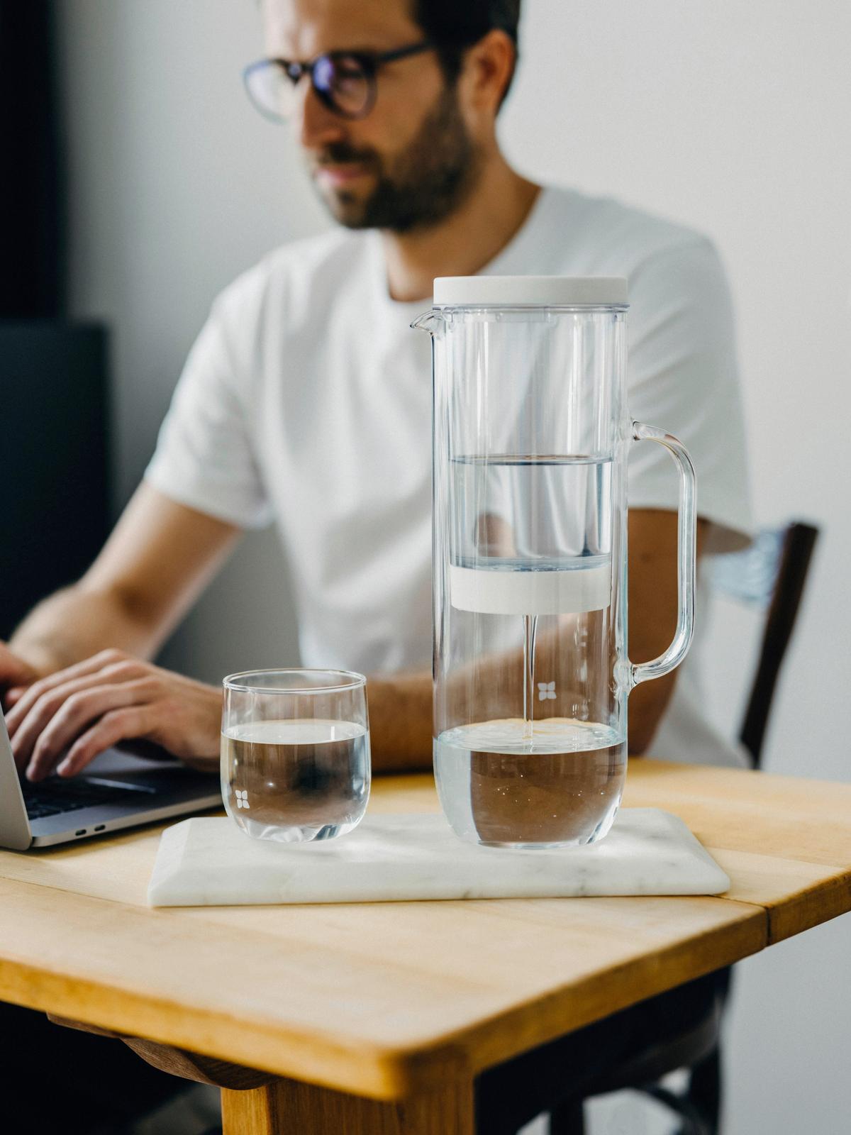 DZBANEK FILTRUJĄCY DO WODY LUCY FILTER CARAFE - przejrzysty/biały, Trend, tworzywo sztuczne/szkło (2l) - waterdrop