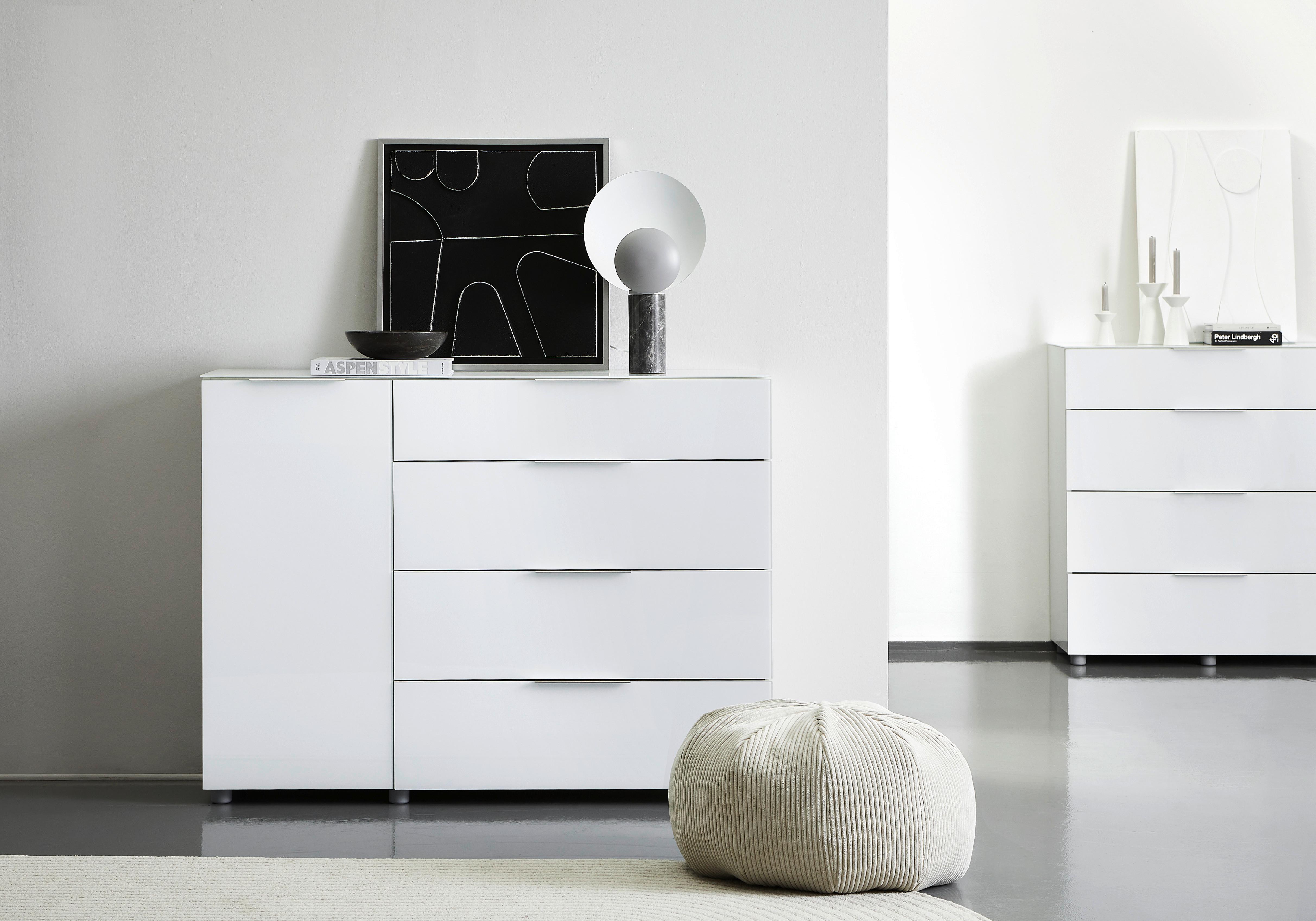 KOMODA SZEROKA MALIN - biały wysoki połysk/szary, Basics, materiał drewnopochodny/tworzywo sztuczne (135/101/40cm) - Voleo