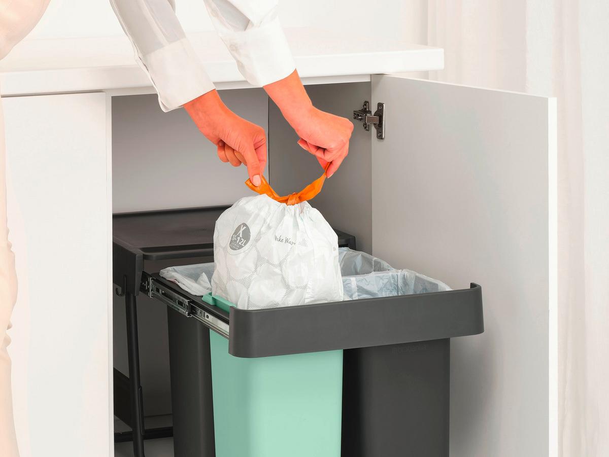 SORTOWNIK ODPADÓW DO ZABUDOWY 232541 - antracytowy/zielony, Basics, tworzywo sztuczne (40,4/39,6/48,1cm) - Brabantia
