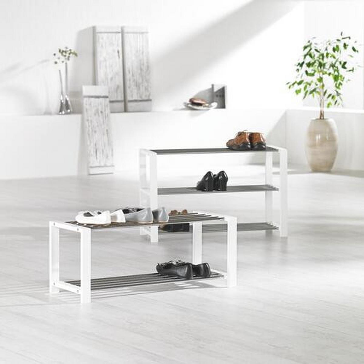 REGAŁ NA BUTY MARIELLA - biały/kolor chromowy, Design, materiał drewnopochodny/metal (80/32/30cm) - Carryhome