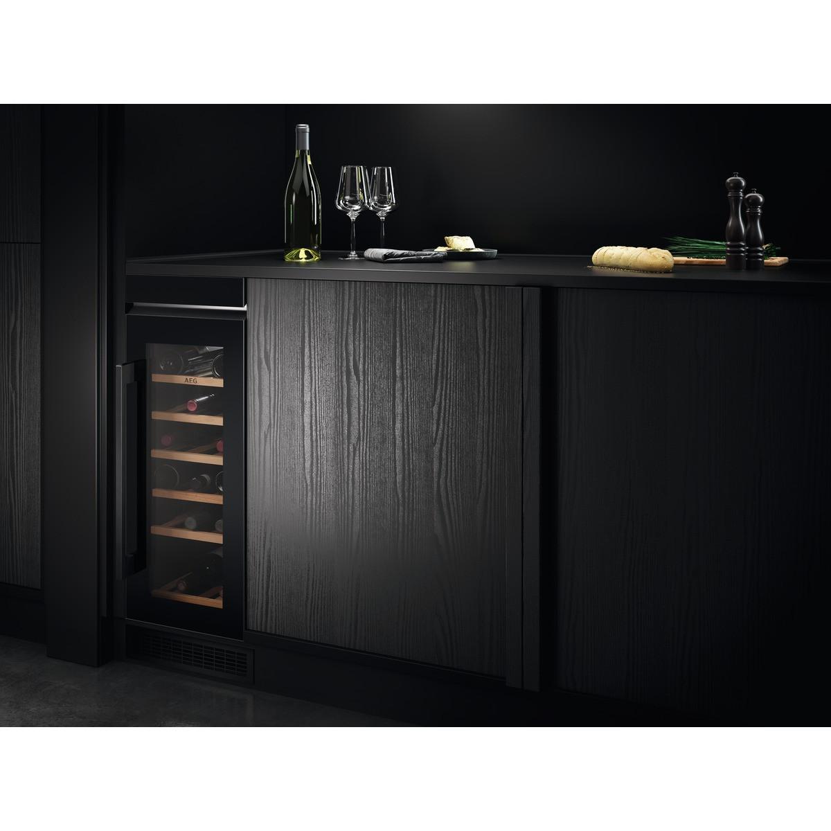 Weinkühlschrank AWS4020B5B Schwarz - Schwarz, Glas/Holz (29,5/82/57,1cm) - AEG