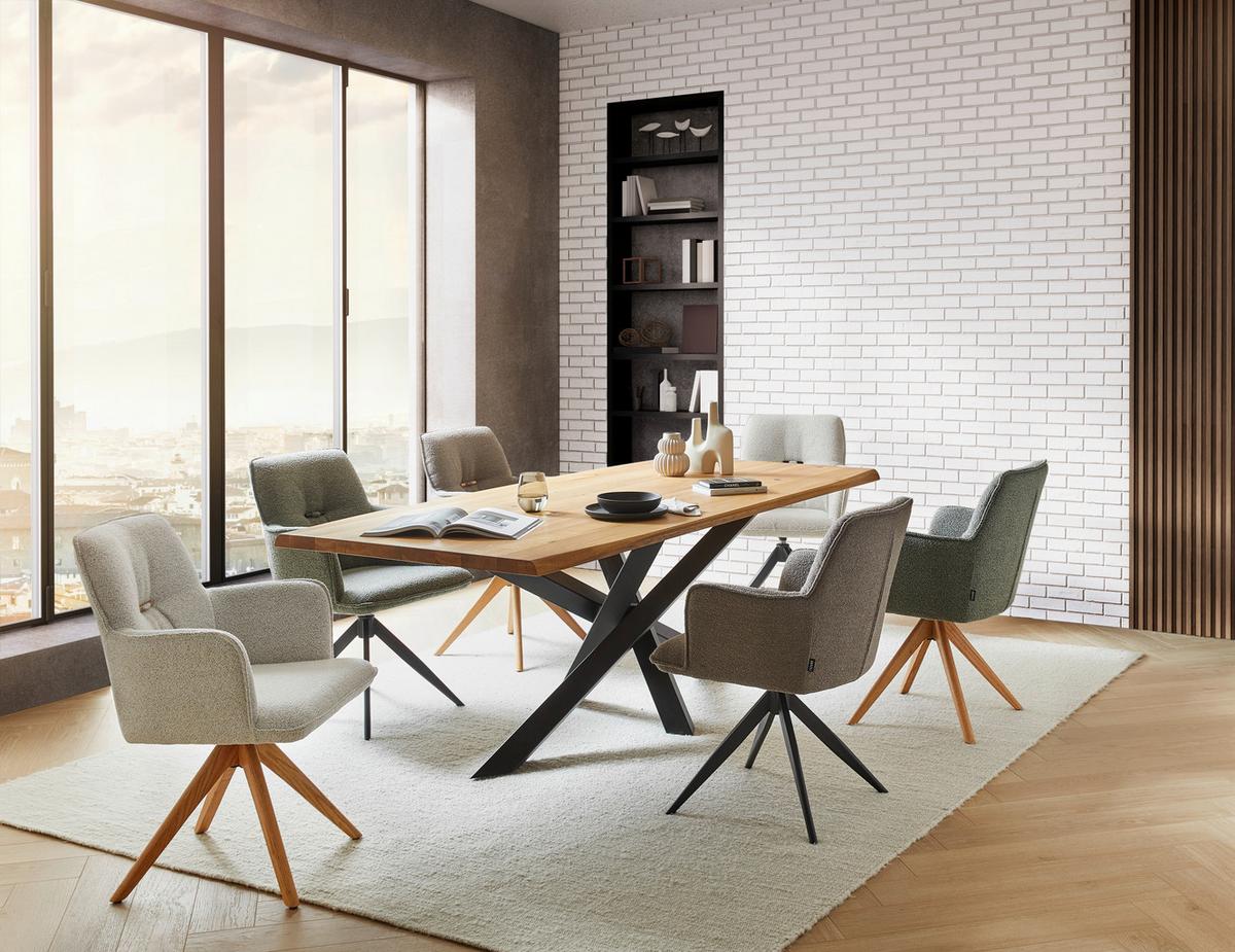 KRZESŁO Z PODŁOKIETNIKAMI TOKIO 2.0 - kolor dębowy/kremowy, Design, drewno/tkanina (60,5/87/63,5cm) - Novel