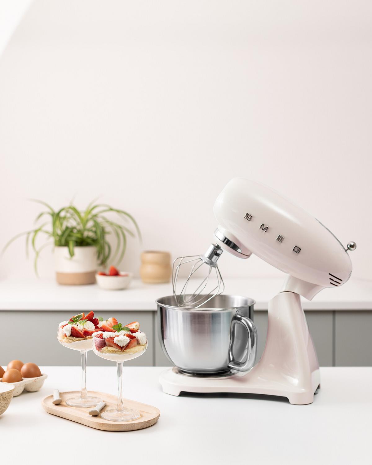 ROBOT KUCHENNY SMF05CREU SMEG - kremowy, Basics, metal (40,2/37,8/22,1cm) - SMEG