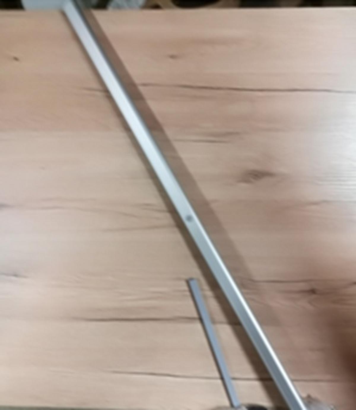 Kleiderstange "UNIT" in Alufarben mit Beleuchtung - Alufarben, Modern, Metall (87,1cm) - Based