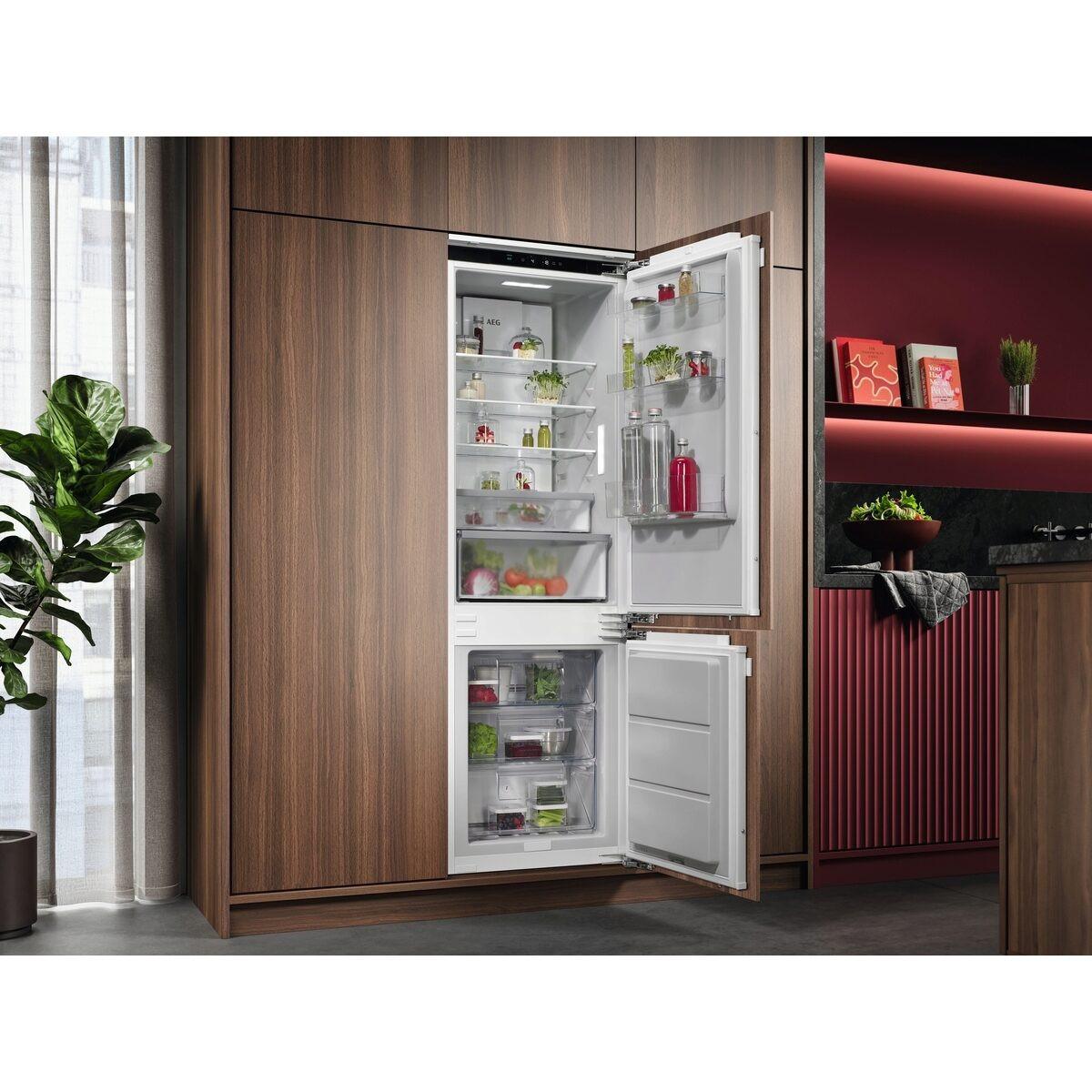 Kühl-Gefrier-Kombination EK7D18F - Weiß, MODERN, Metall (55,7/176,9/54,9cm) - AEG