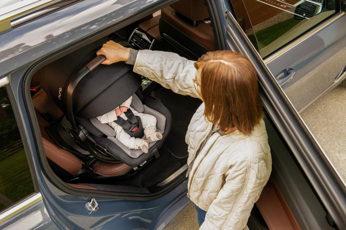 BAZA ISOFIX BASE CURV - czarny, Basics, tworzywo sztuczne - Nuna