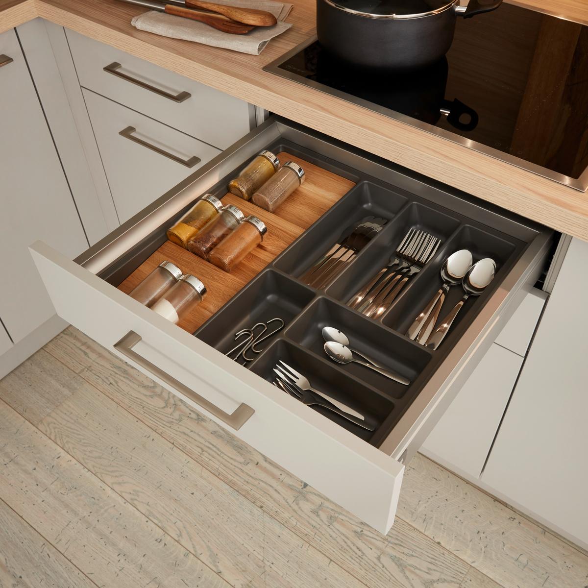 Kuhinja Po Meri Manhattan Uni - platinaste barve/srebrne barve, Moderno, leseni material (230/295cm) - Nolte Küchen