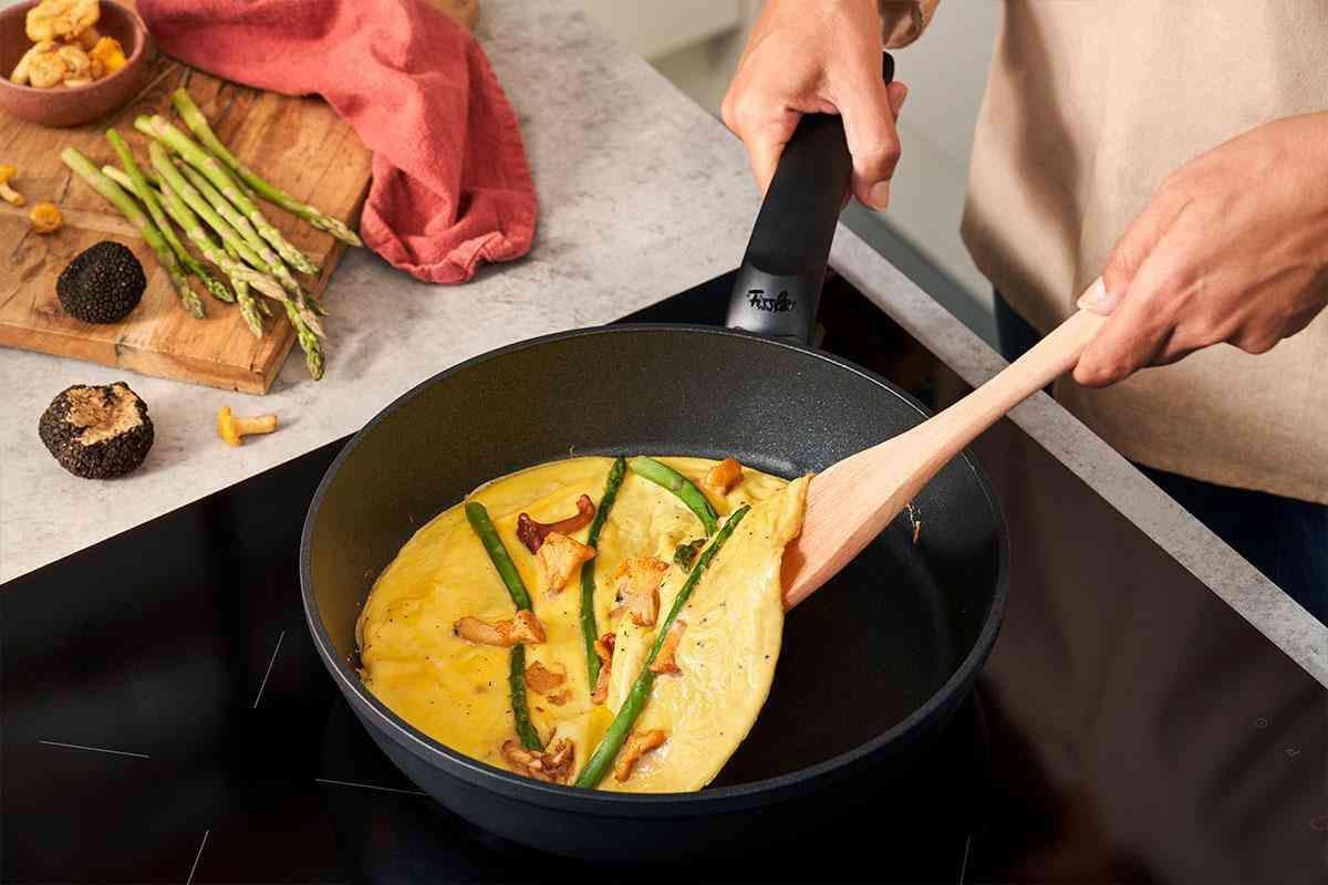 PATELNIA DO SMAŻENIA 159-121-28-100/0 FISSLER - czarny, Basics, metal (28cm) - Fissler