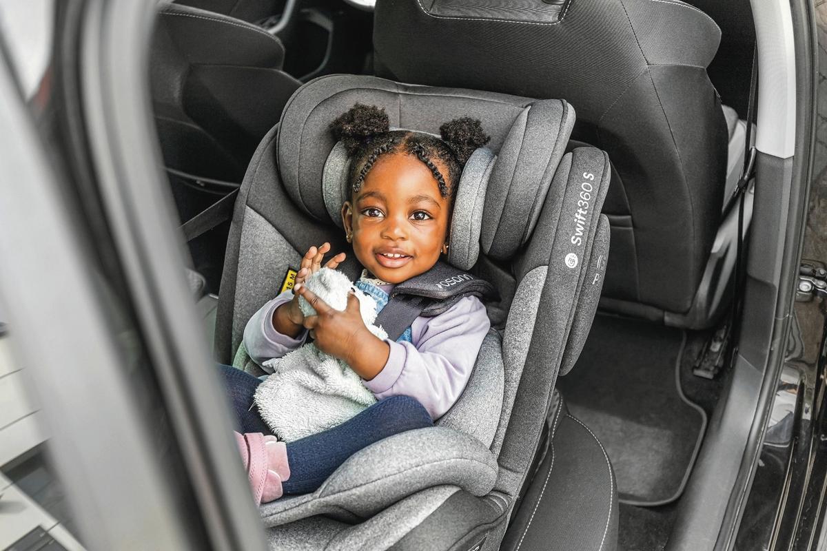 FOTELIK SAMOCHODOWY OBROTOWY SWIFT360S - czarny, Basics, tworzywo sztuczne/tkanina (44/60/50cm) - Osann