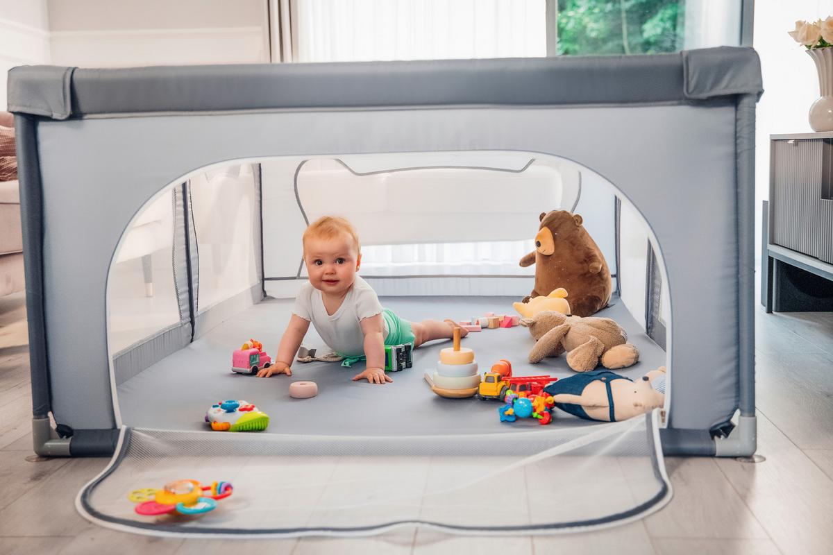 KOJEC NA KÓŁKACH WILLOW - beżowy/kolor piaskowy, Basics, tworzywo sztuczne (127/187/68cm) - Lionelo