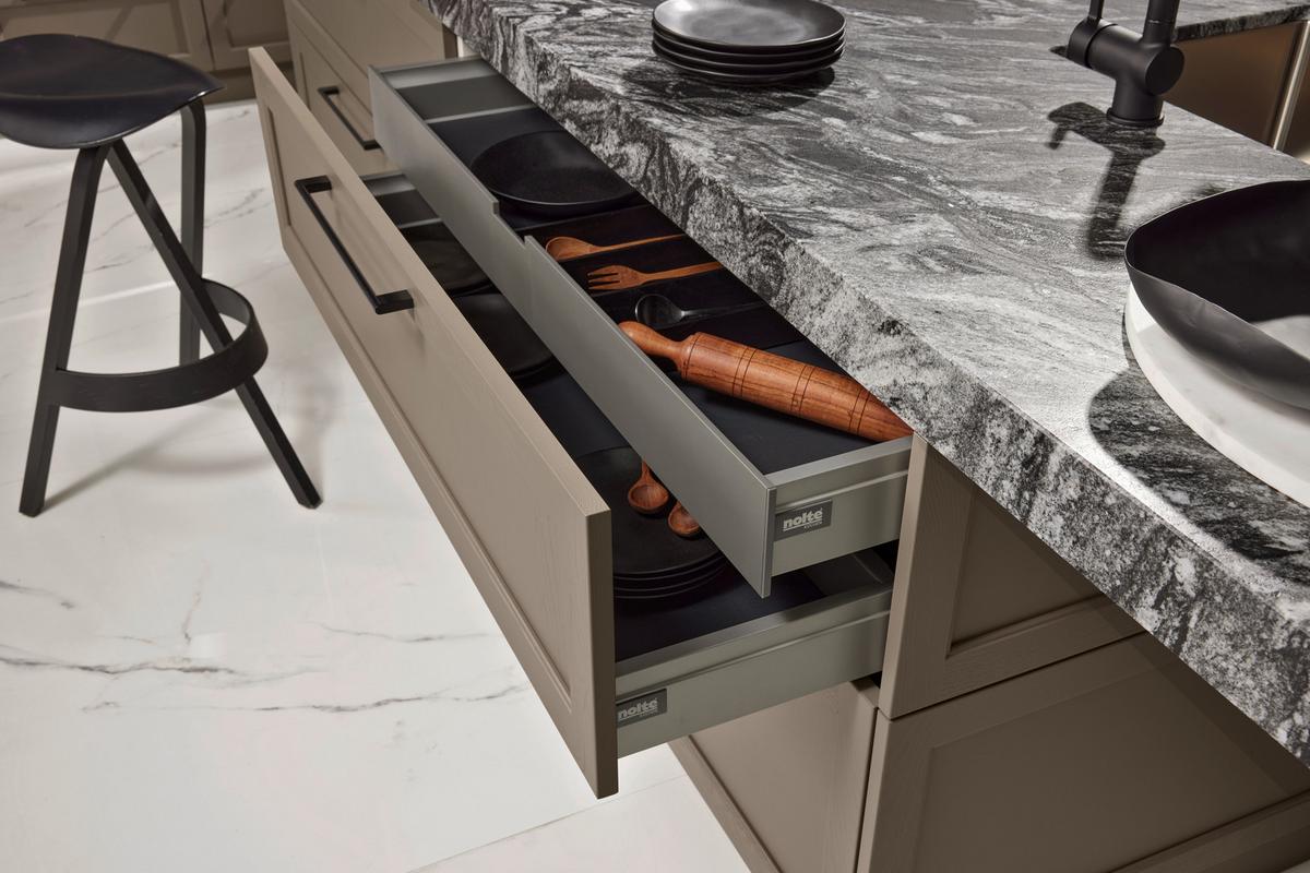Einbauküche Lugano in Braun - Braun, MODERN, Holzwerkstoff - Nolte Küchen