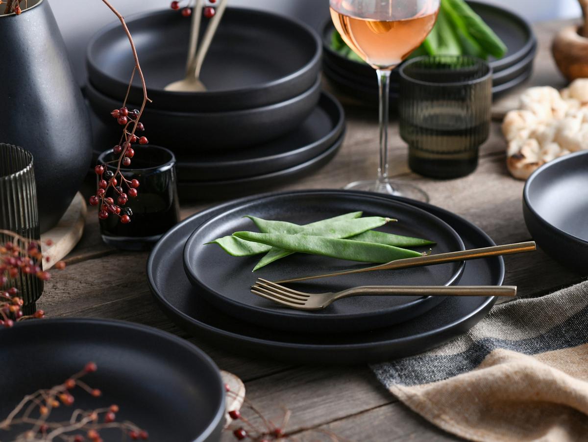 ZASTAWA STOŁOWA UNO BLACK - czarny, Design, ceramika (36,5/36,5/34,5cm) - Creatable