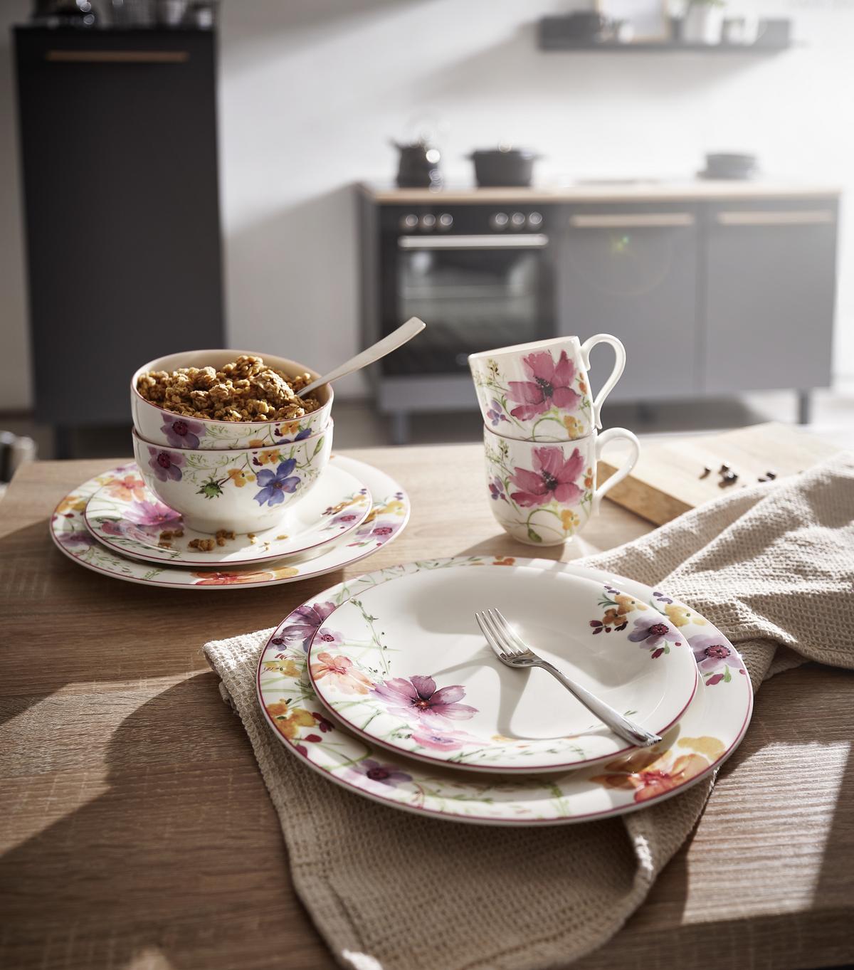 SERWIS OBIADOWO-ŚNIADANIOWY MARIEFLEUR BASIC VILLEROY&BOCH - różnokolorowy, Romantik / Landhaus, ceramika (35/20/33cm) - Villeroy & Boch