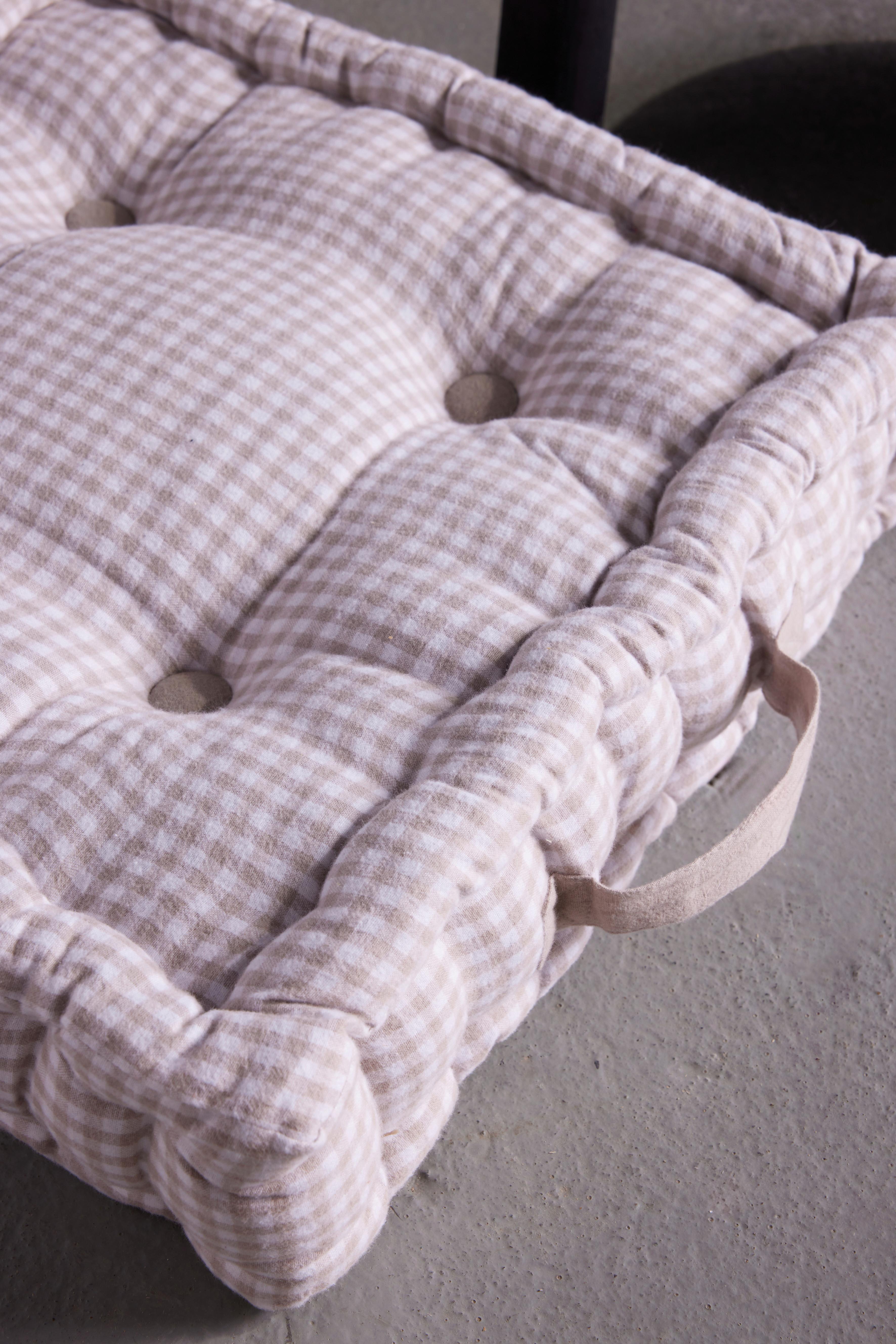 Pernă pentru șezut Vichy cca. 45/45cm - negru, textil (45/45/10cm)