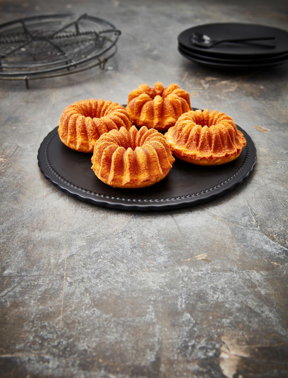 FORMA DO BABKI 887282 - kolor złoty, Design, metal (24/4,5/24cm) - Birkmann