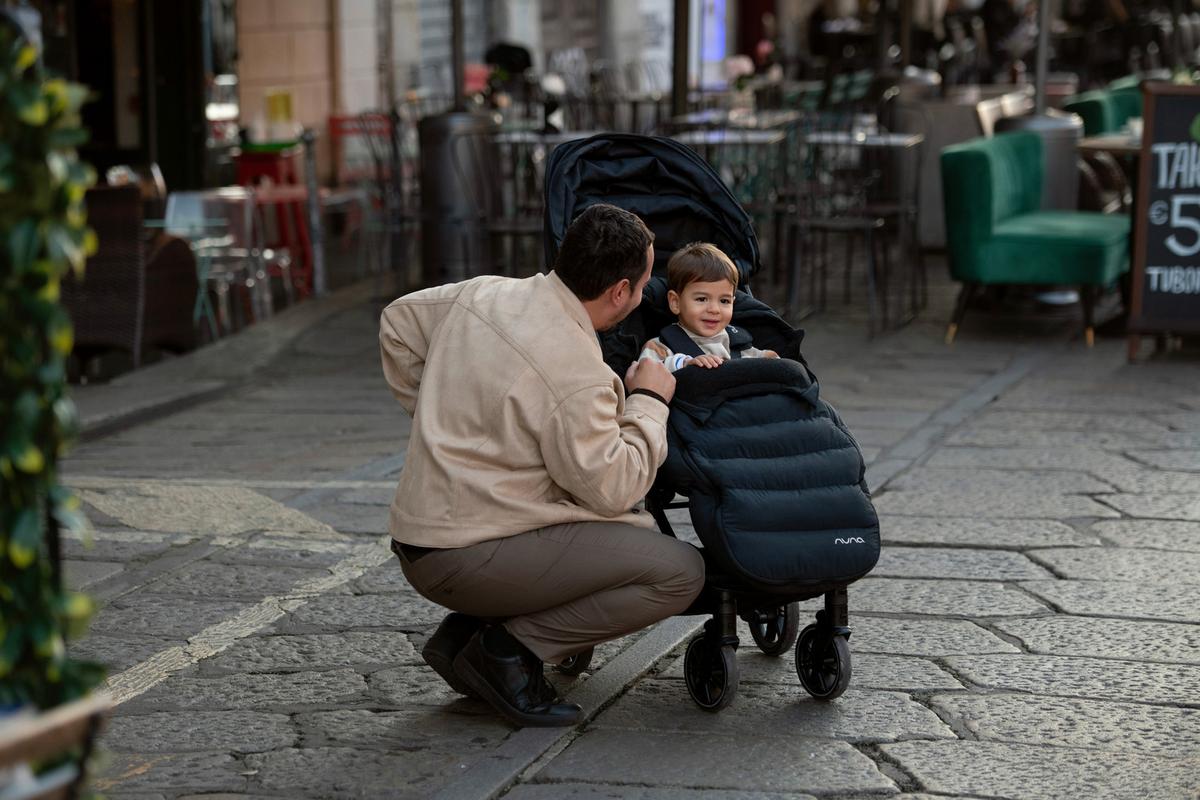 OSŁONA NA NÓŻKI WINTERSET - czarny, Basics, tkanina (99/42/14cm) - Nuna