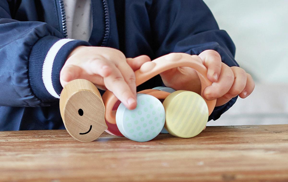 Fogóka, Gurulós Hape - többszínű, Basics, műanyag/faalapú anyag (14,0/10,0/5,5cm) - Hape
