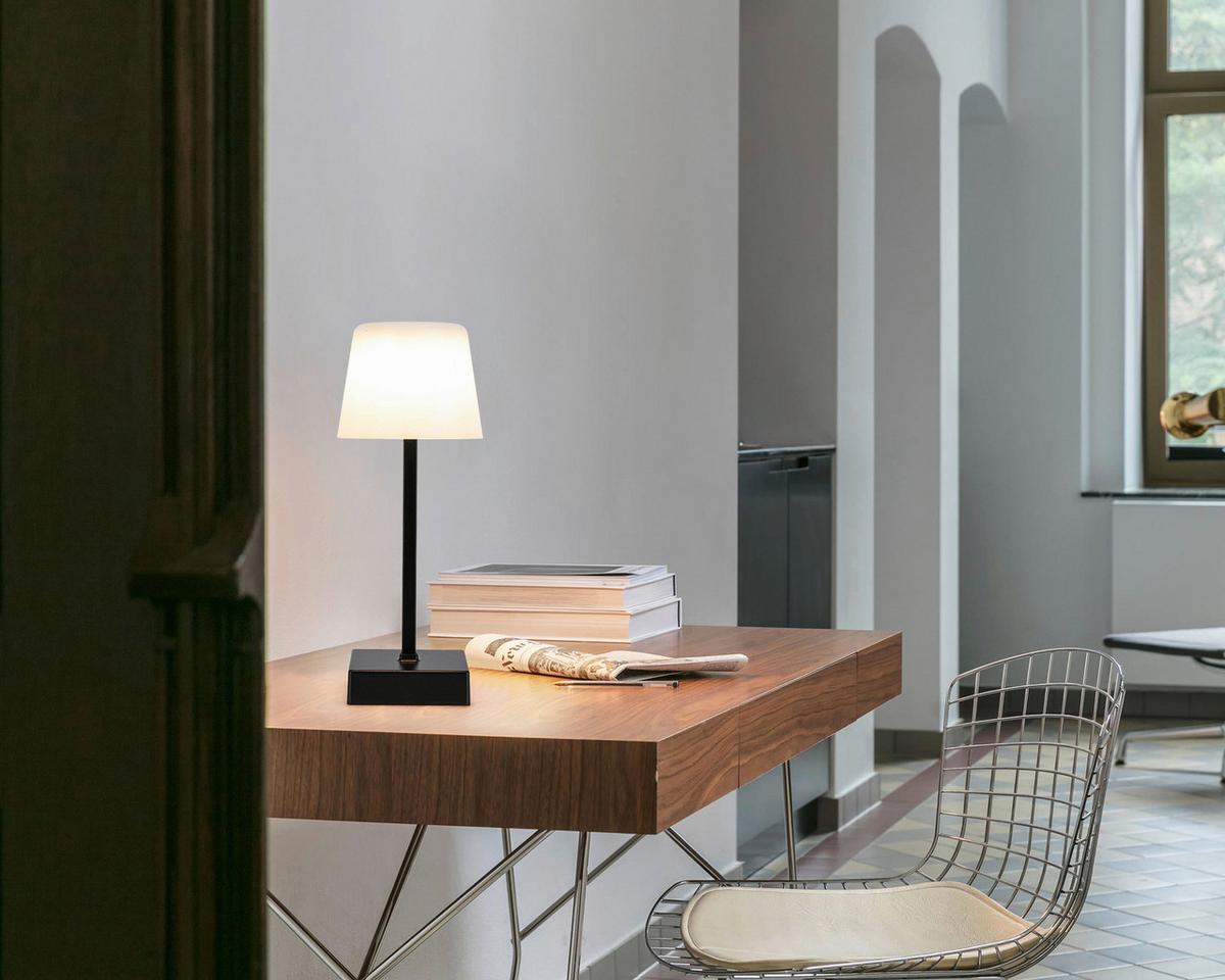 Led Svjetiljka Stolna Emo - bijela/crna, Moderno, metal/plastika (10,5/25cm) - Mömax