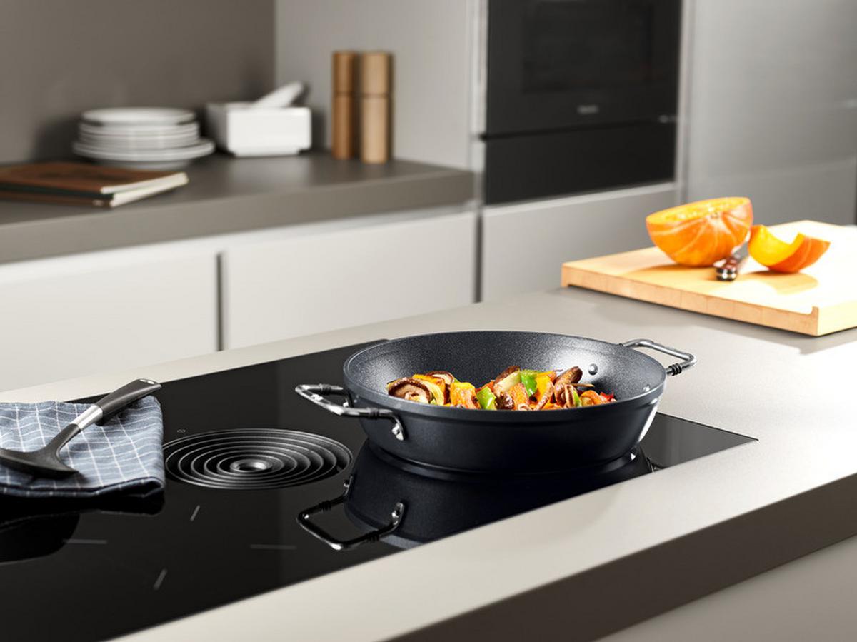 PATELNIA DO SERWOWANIA 156-305-32-100/0 FISSLER - czarny, Basics, metal (32cm) - Fissler