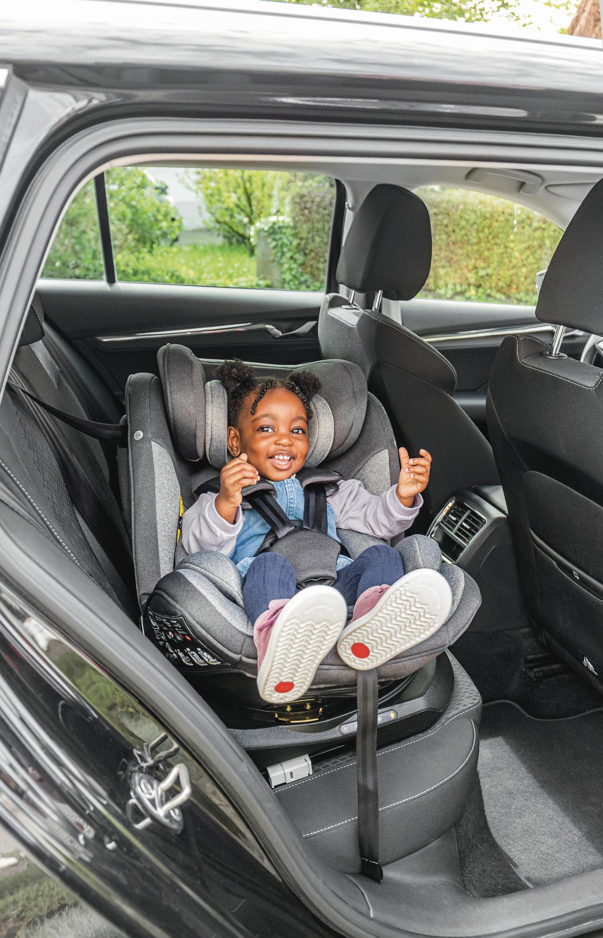 FOTELIK SAMOCHODOWY OBROTOWY SWIFT360S - czarny, Basics, tworzywo sztuczne/tkanina (44/60/50cm) - Osann