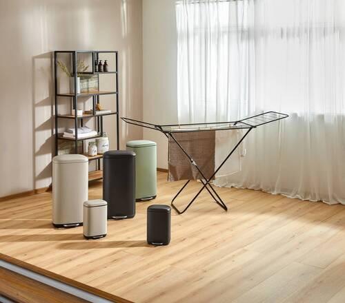 KOSZ NA ŚMIECI Z PEDAŁEM SK18093A-004 - czarny/taupe, Basics, tworzywo sztuczne/metal (21/32,7/19,5cm) - Novel