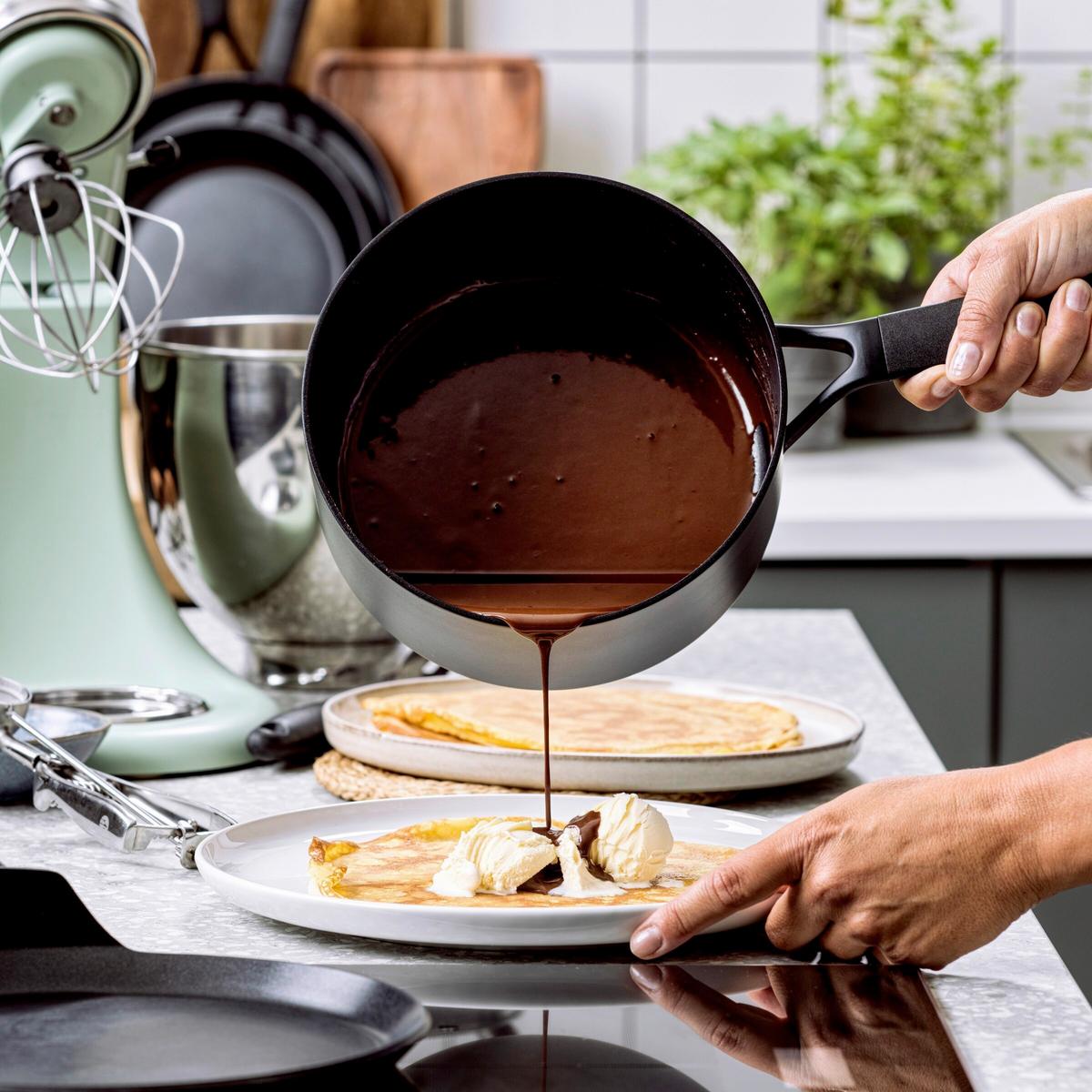 RONDEL Z RĄCZKĄ CLASSIC FORGED ALUMINIUM - czarny, Basics, tworzywo sztuczne/metal (20cm) - Kitchenaid