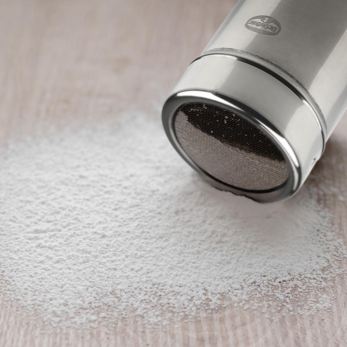 DOZOWNIK DO CUKRU PUDRU 2406 - kolor stalowy, Basics, tworzywo sztuczne/metal (6/8cm) - Dr.Oetker