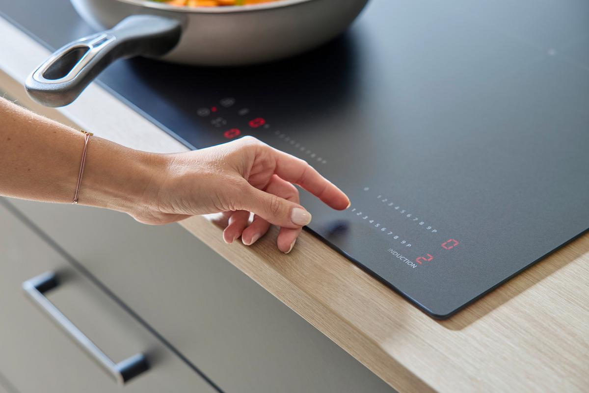 Induktionskochfeld DKEI8470IM Schwarz - Schwarz, Basics, Glas/Metall (77,7/4,9/51cm) - Dieter Knoll