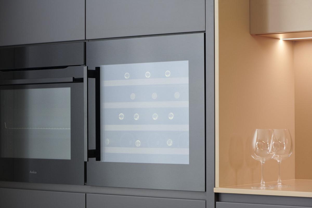 Weinkühlschrank WK341210S - Schwarz, Metall (59/59,5/60,8cm) - Amica