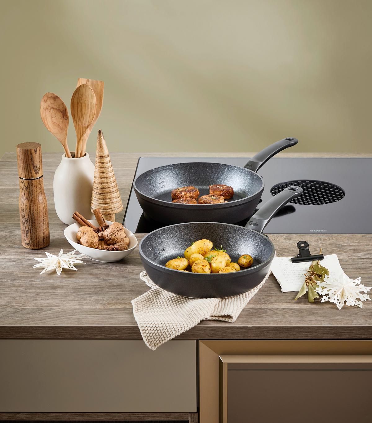 ZESTAW PATELNI 159-105-02-101/0 FISSLER - czarny, Design, metal (24+28cm) - Fissler