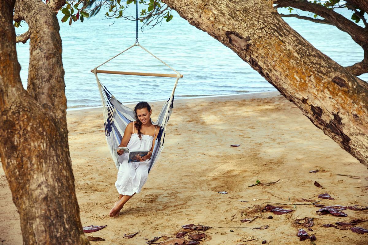 Hängesessel Comfort Hammock Echtholz ca. 110x160x180 cm - Weiß/Dunkelblau, KONVENTIONELL, Holz/Textil (110/160/180cm) - La Siesta