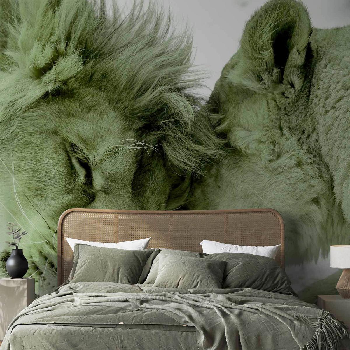 Fototapeta Lion Tenderness, 450x315cm - bela/svetlo zelena, Trendi, tekstil (450/315cm) - artgeist