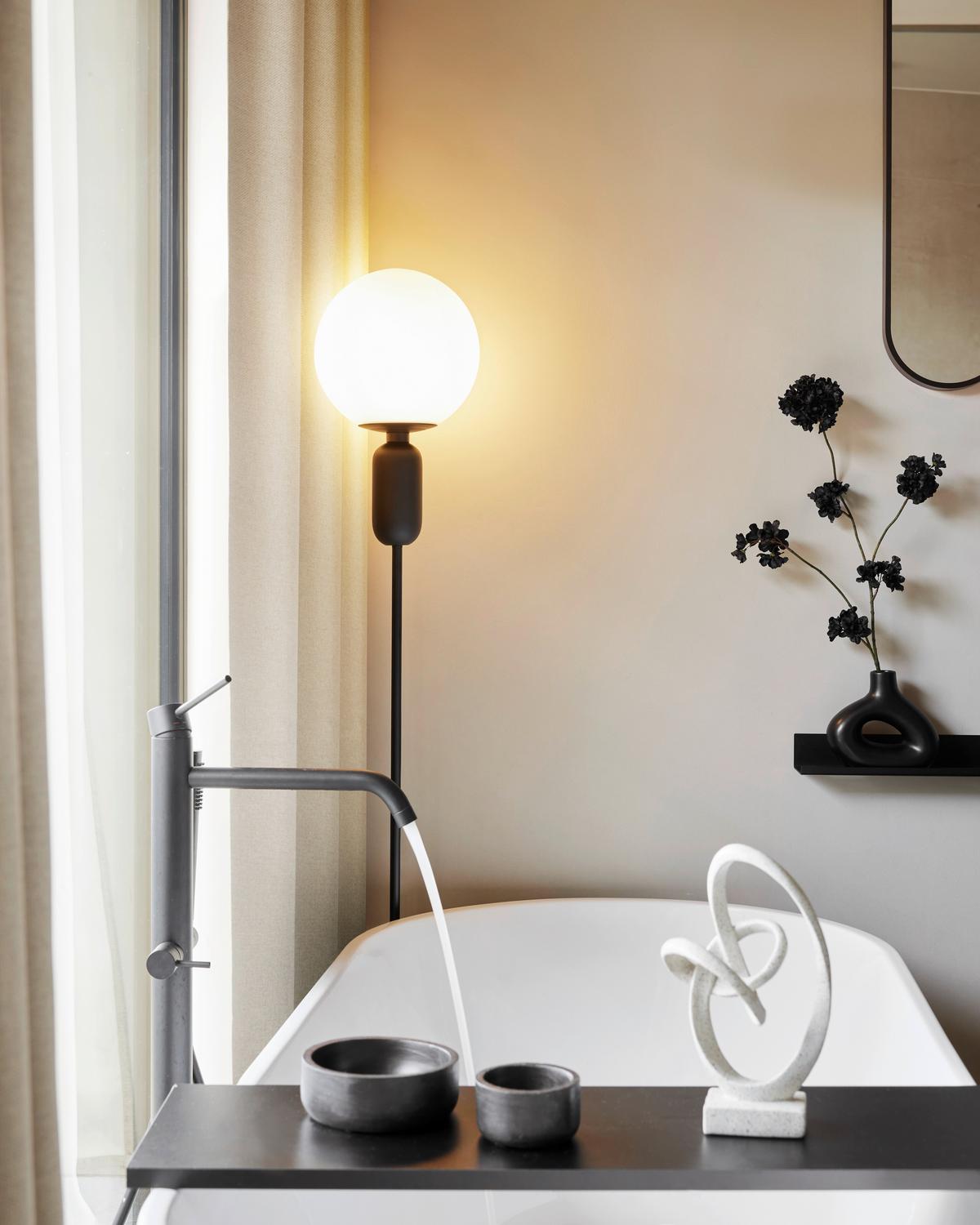 Állólámpa Tiano - fekete, Modern, Üveg/fém (25/155cm) - Bessagi Home